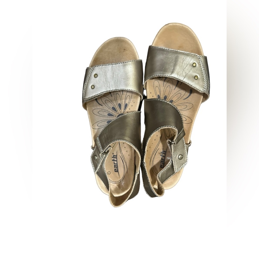 Earth women Sandals size 8.5B